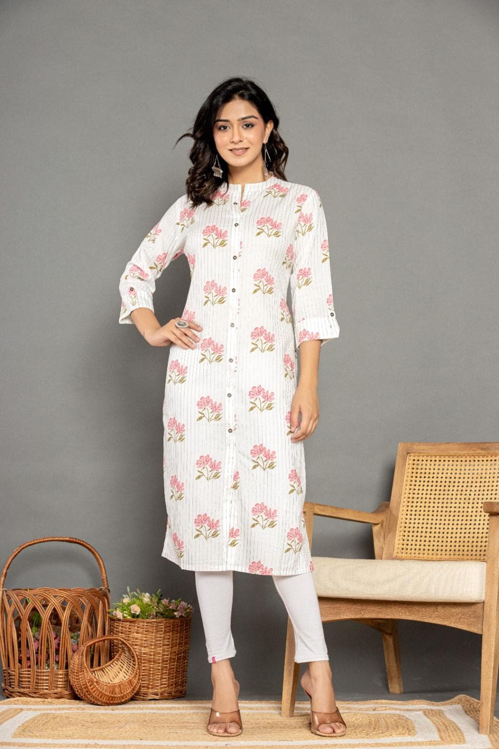 Ayli Women's Floral Printed Straight Kurti